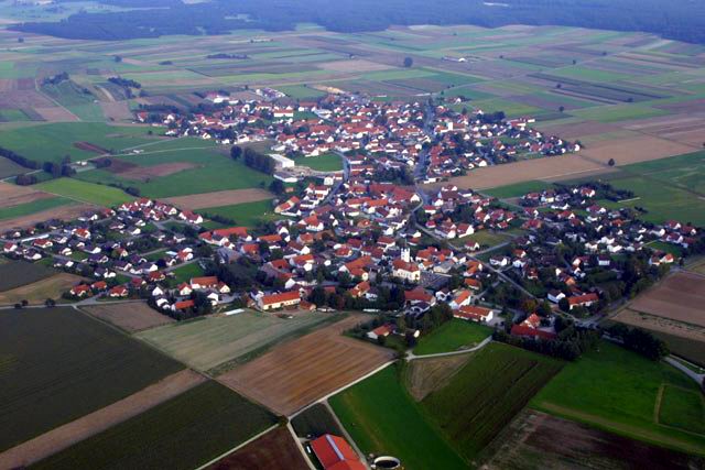 Grossansicht in neuem Fenster: Luftbild von Langenmosen